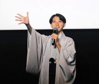 映画「襲名」の舞台あいさつに登場した市川新之助