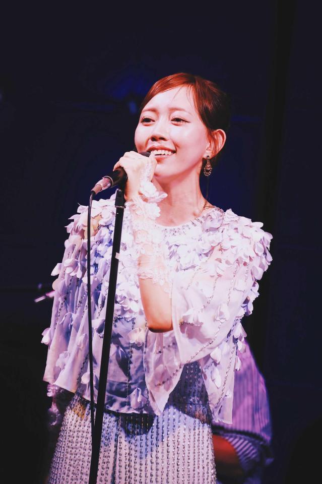 熱唱する野島樺乃Ⓒ２０２６　Ｚｅｓｔ，Ｉｎｃ．