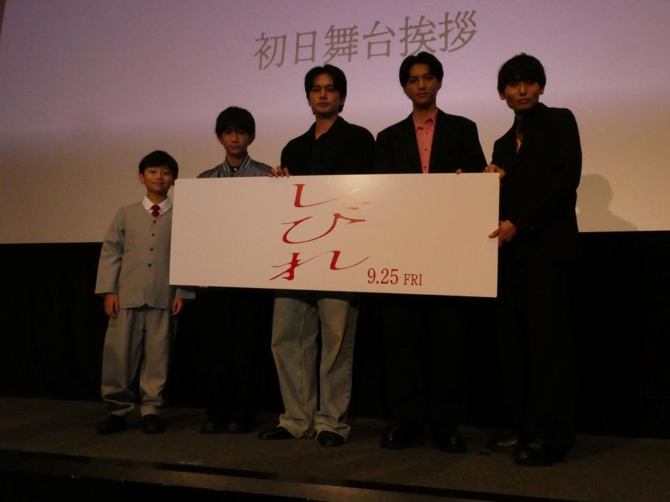 舞台あいさつに登壇した（左から）穐本陽月、加藤庵次、北村匠海榎本司、内山拓也監督
