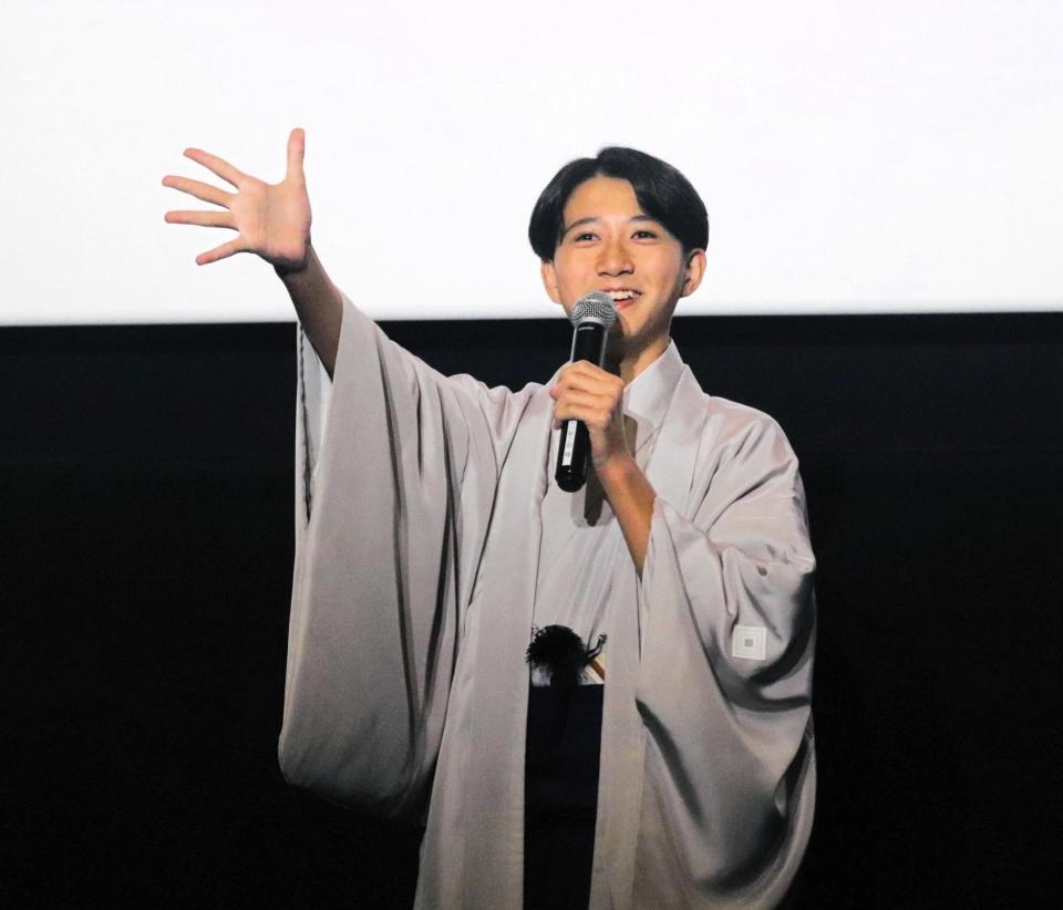 映画「襲名」の舞台あいさつに登場した市川新之助