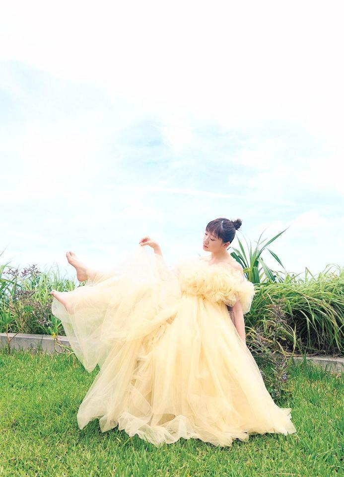 秋山眞緒写真集「ＭＡＯ」から