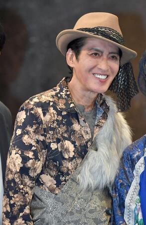 笑顔を見せる大沢樹生（撮影・千葉大輝）