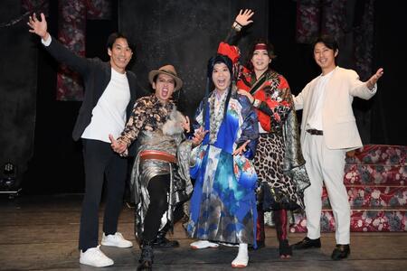 仲の良さを見せる（左から）清水順二、大沢樹生、大野紘幸、村瀬文宣、小笠原健（撮影・千葉大輝）