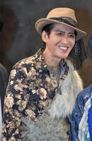 笑顔を見せる大沢樹生（撮影・千葉大輝）