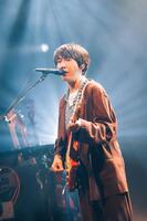 ステージで歌声を響かせた山内総一郎（撮影・大峡典人）