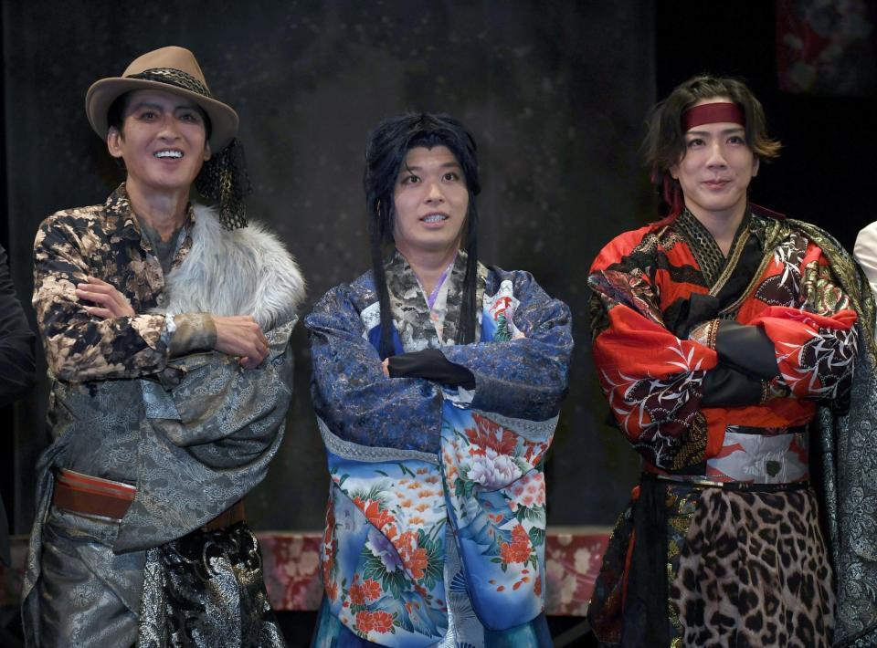 ポーズを決める（左から）大沢樹生、大野紘幸、村瀬文宣（撮影・千葉大輝）