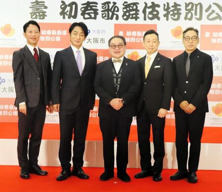 「壽新春歌舞伎特別公演」の記者発表会に出席した（左から）中村壱太郎、片岡愛之助、中村鴈治郎、片岡孝太郎、市川中車