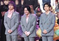 笑顔を見せるＭｒｓ．ＧＲＥＥＮ　ＡＰＰＬＥの（左から）藤澤涼架、大森元貴、若井滉斗＝２５年１２月