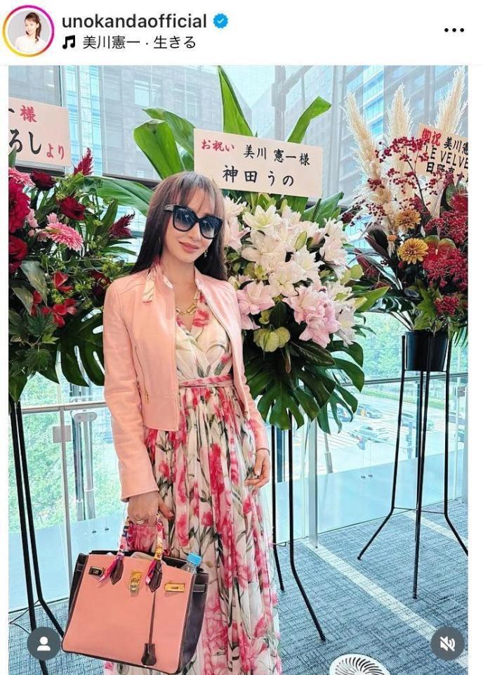 エルメスのバーキンにグッチのサングラス。小物使いもさすが。神田うののインスタグラム＠ｕｎｏｋａｎｄａｏｆｆｉｃｉａｌより 