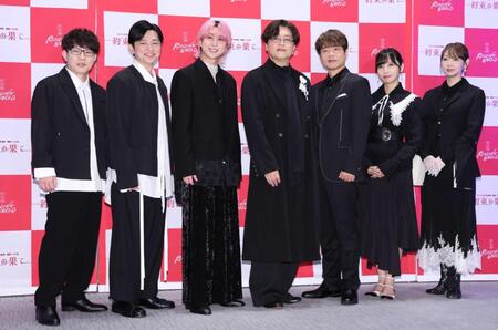 （左から）豊永利行、下野紘、佐久間大介、緑川光、中井和哉、佐倉綾音、井上麻里奈