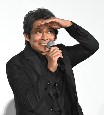 客席を見渡す織田裕二（撮影・堀内翔）