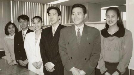 フジテレビのアナウンサーがずらり。左から３人目が佐藤里佳アナ。その右が境鶴丸アナ、小倉智昭アナ、中村江里子アナ（当時）