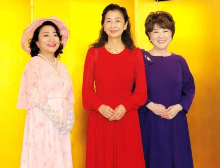 舞台「三婆」の取材会に出席した（左から）山村紅葉、高橋惠子、川中美幸