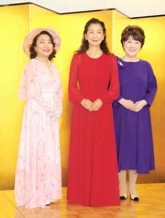 舞台「三婆」の取材会に出席した（左から）山村紅葉、高橋惠子、川中美幸