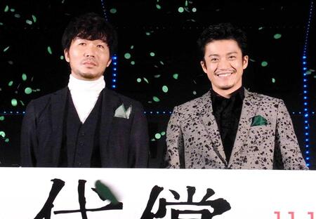 高橋努（左）と小栗旬（２０１６年）