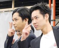 ダンスを披露する千葉雄大（左）と戸塚純貴