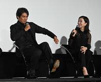 息の合ったトークで盛り上げる織田裕二（左）と真矢ミキ（撮影・堀内翔）