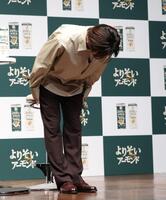 発表会の始めに一礼する寺西拓人