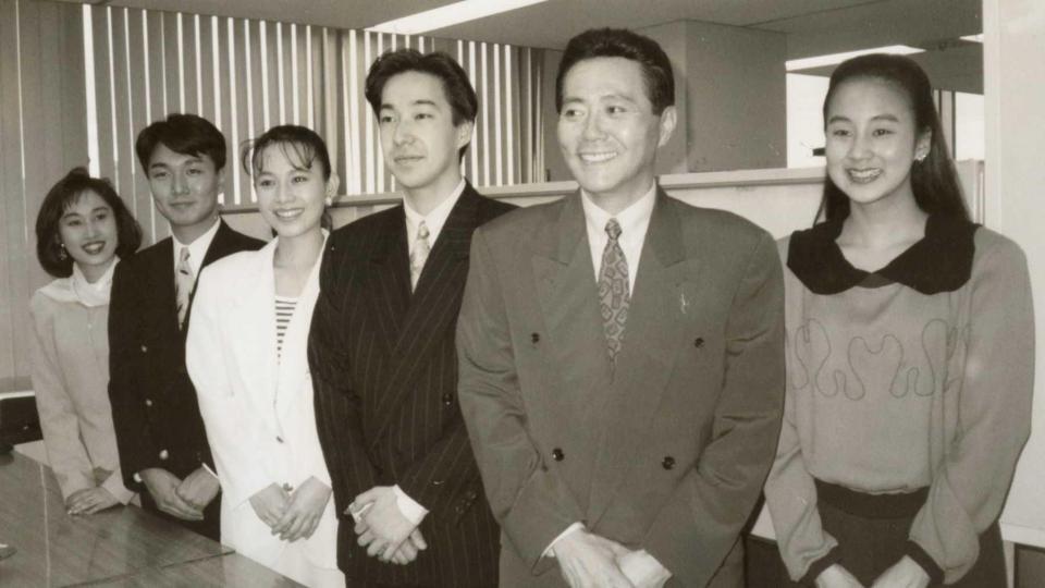 フジテレビのアナウンサーがずらり。左から３人目が佐藤里佳アナ。その右が境鶴丸アナ、小倉智昭アナ、中村江里子アナ（当時）