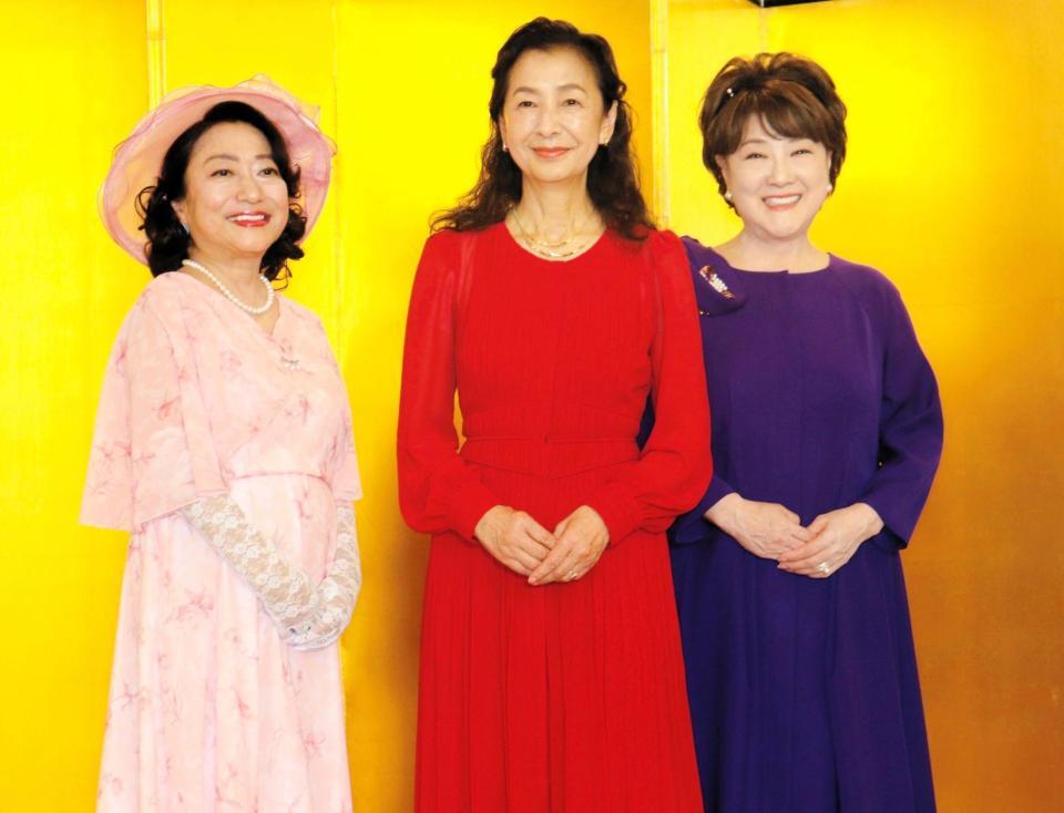 舞台「三婆」の取材会に出席した（左から）山村紅葉、高橋惠子、川中美幸