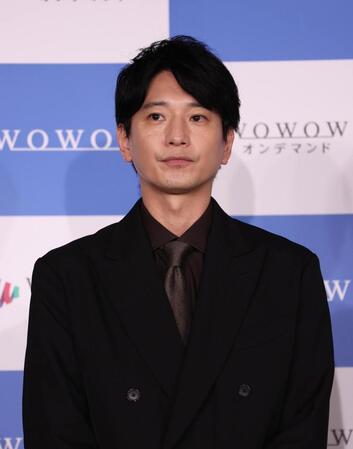 会見に出席した向井理（撮影・佐々木彰尚）