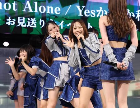 ミニライブで盛り上げるモーニング娘。’２６（撮影・金田祐二）