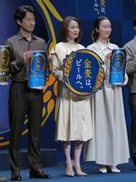 イベントに出席した檀れい（中央）＝都内