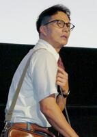 演技しながら登場した市原隼人