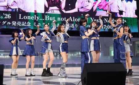 ミニライブで盛り上げるモーニング娘。’２６（撮影・金田祐二）