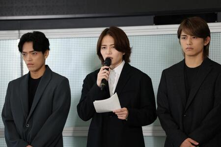 厳しい表情で話すｔｉｍｅｌｅｓｚの菊池風磨（撮影・金田祐二）