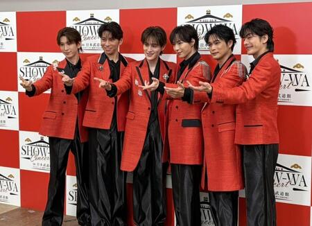 初の武道館公演を行ったＳＨＯＷ-ＷＡの（左から）寺田真二郎、山本佳志、向山毅、塩田将己、青山隼、井筒雄太