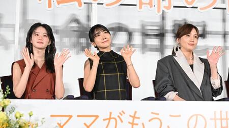 共演する（左から）中島瑠菜、松本穂香、川口春奈（撮影・堀内翔）