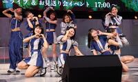ミニライブで盛り上げるモーニング娘。’２６（撮影・金田祐二）
