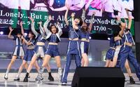 ミニライブで盛り上げるモーニング娘。’２６（撮影・金田祐二）