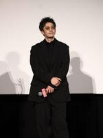 映画「バッド・ルーテナント：トウキョウ」プレミアイベントに参加した小栗旬