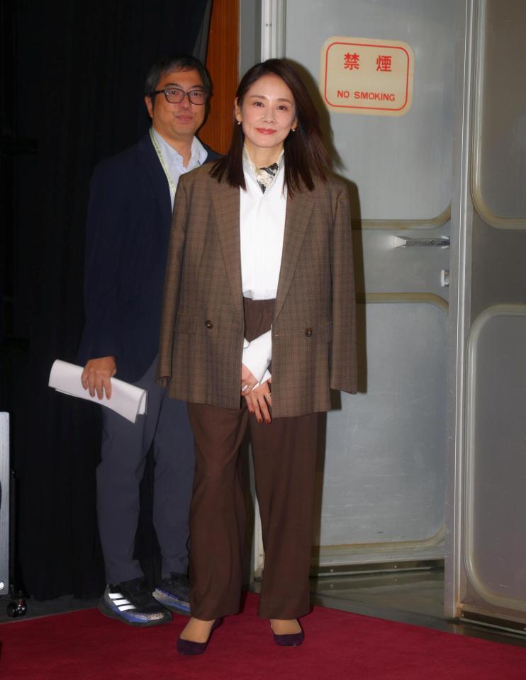 登壇する吉田羊（撮影・石井剣太郎）