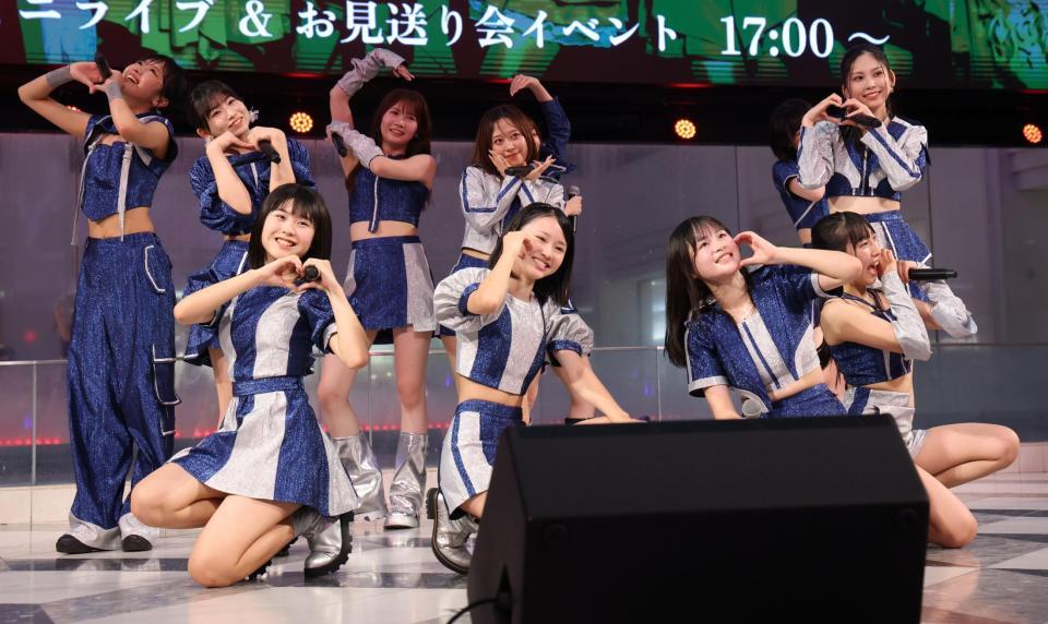ミニライブで盛り上げるモーニング娘。’２６（撮影・金田祐二）
