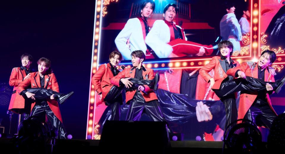 初の武道館公演を行ったＳＨＯＷ-ＷＡの（左から）塩田将己、向山毅、寺田真二郎、山本佳志、井筒雄太、青山隼