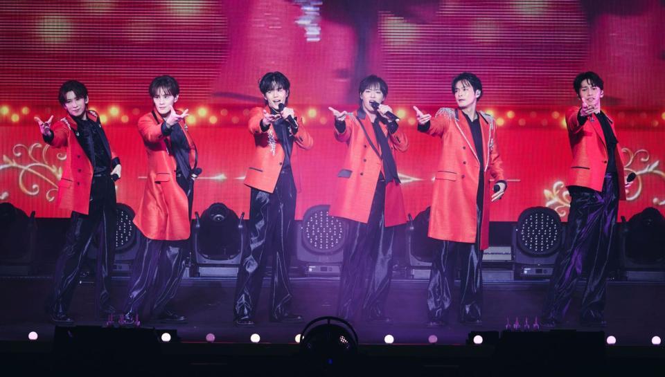 初の武道館公演を行ったＳＨＯＷ-ＷＡの（左から）寺田真二郎、向山毅、井筒雄太、塩田将己、青山隼、山本佳志