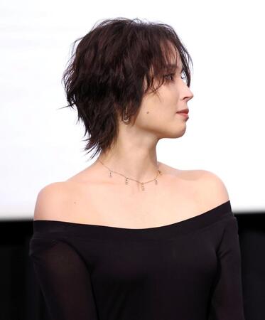 映画「沖晴くんの涙を殺して」初日舞台あいさつに登場した広瀬アリス（撮影・伊藤笙子）