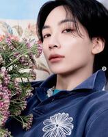 韓国ファッションブランド「マルディメクルディ」の公式インスタグラム＠ｍａｒｄｉ＿ｍｅｒｃｒｅｄｉ＿ｏｆｆｉｃｉａｌより　ＳＥＶＥＮＴＥＥＮのジョンハンがユニセックスラインのアンバサダーに