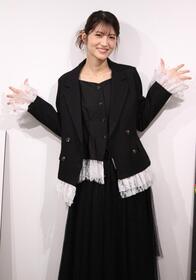 ポーズを決める若月佑美