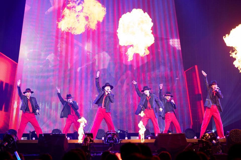 初の武道館公演を行ったＳＨＯＷ-ＷＡの（左から）山本佳志、向山毅、塩田将己、井筒雄太、青山隼、寺田真二郎