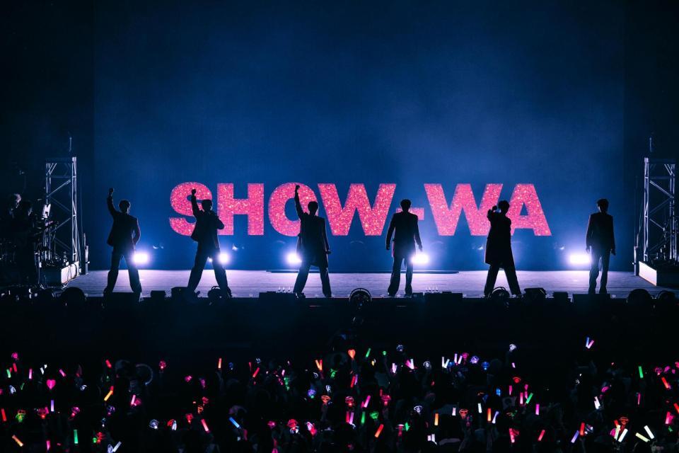 初の武道館公演を行ったＳＨＯＷ-ＷＡの（左から）寺田真二郎、山本佳志、向山毅、塩田将己、青山隼、井筒雄太