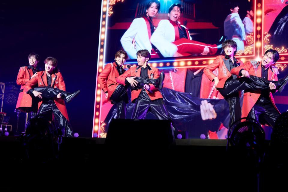 初の武道館公演を行ったＳＨＯＷ-ＷＡの（左から）塩田将己、向山毅、寺田真二郎、山本佳志、井筒雄太、青山隼