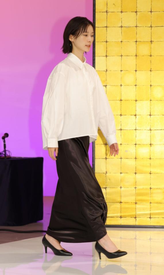 登壇する朝日奈央（撮影・吉澤敬太）