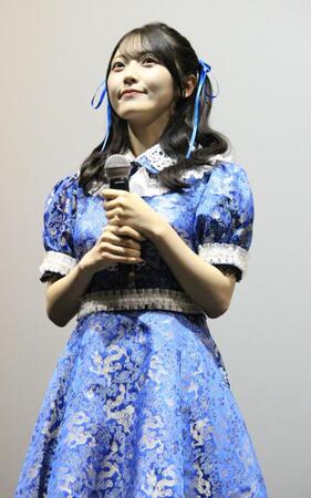舞台あいさつに登壇したＡＫＢ４８佐藤綺星