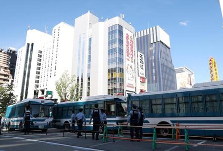 日中から道頓堀付近で多くの警察が集まる（撮影・中田匡峻）