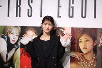 ポーズを決める若月佑美