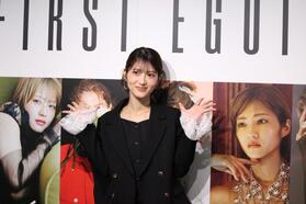 ポーズを決める若月佑美